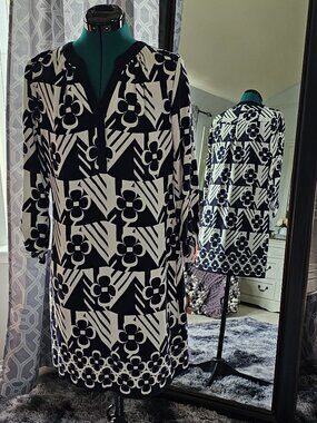 Crown & Ivy Navy & White Geometric Clover Print Dress – Size 6